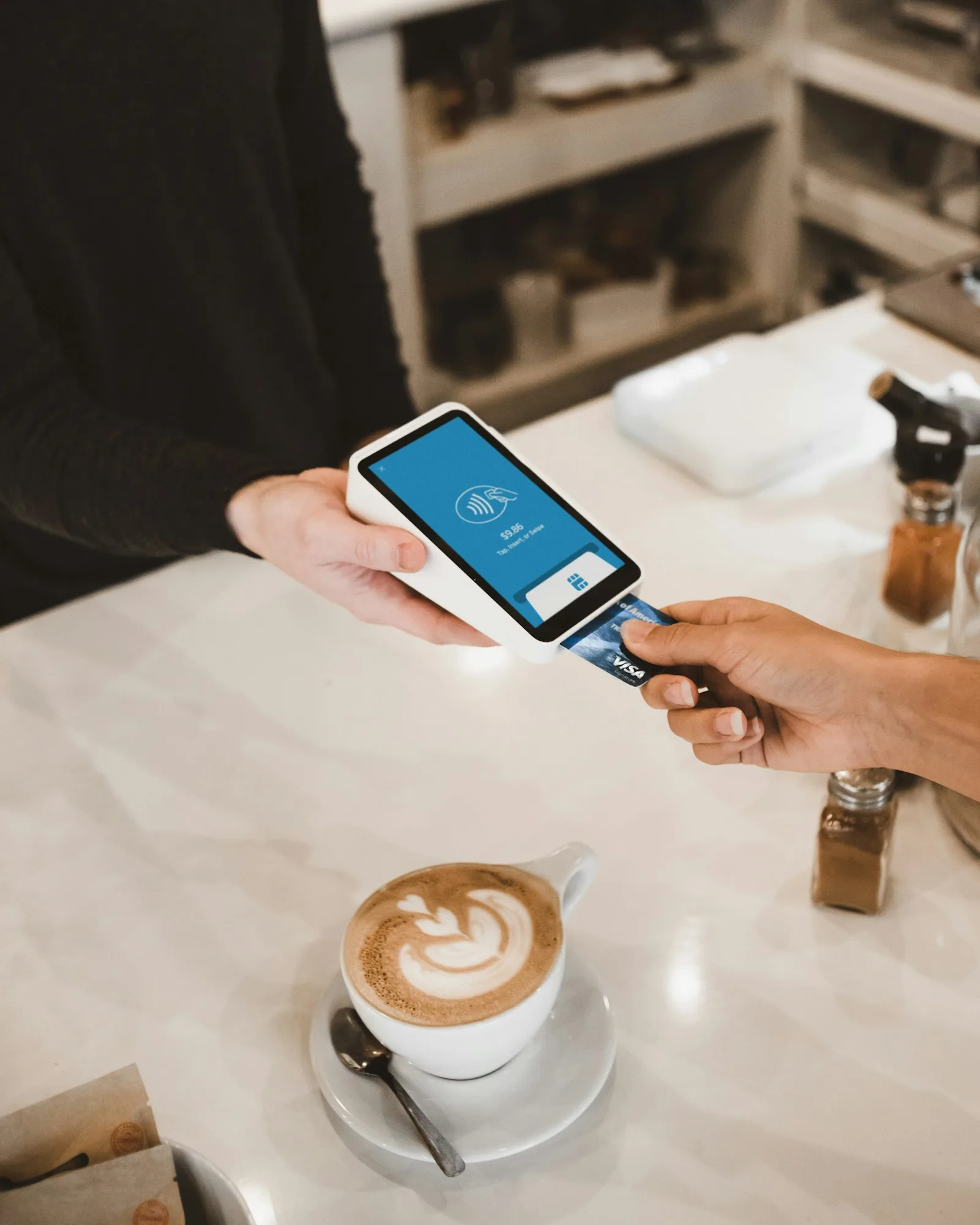 Contactless card payment on a card machine