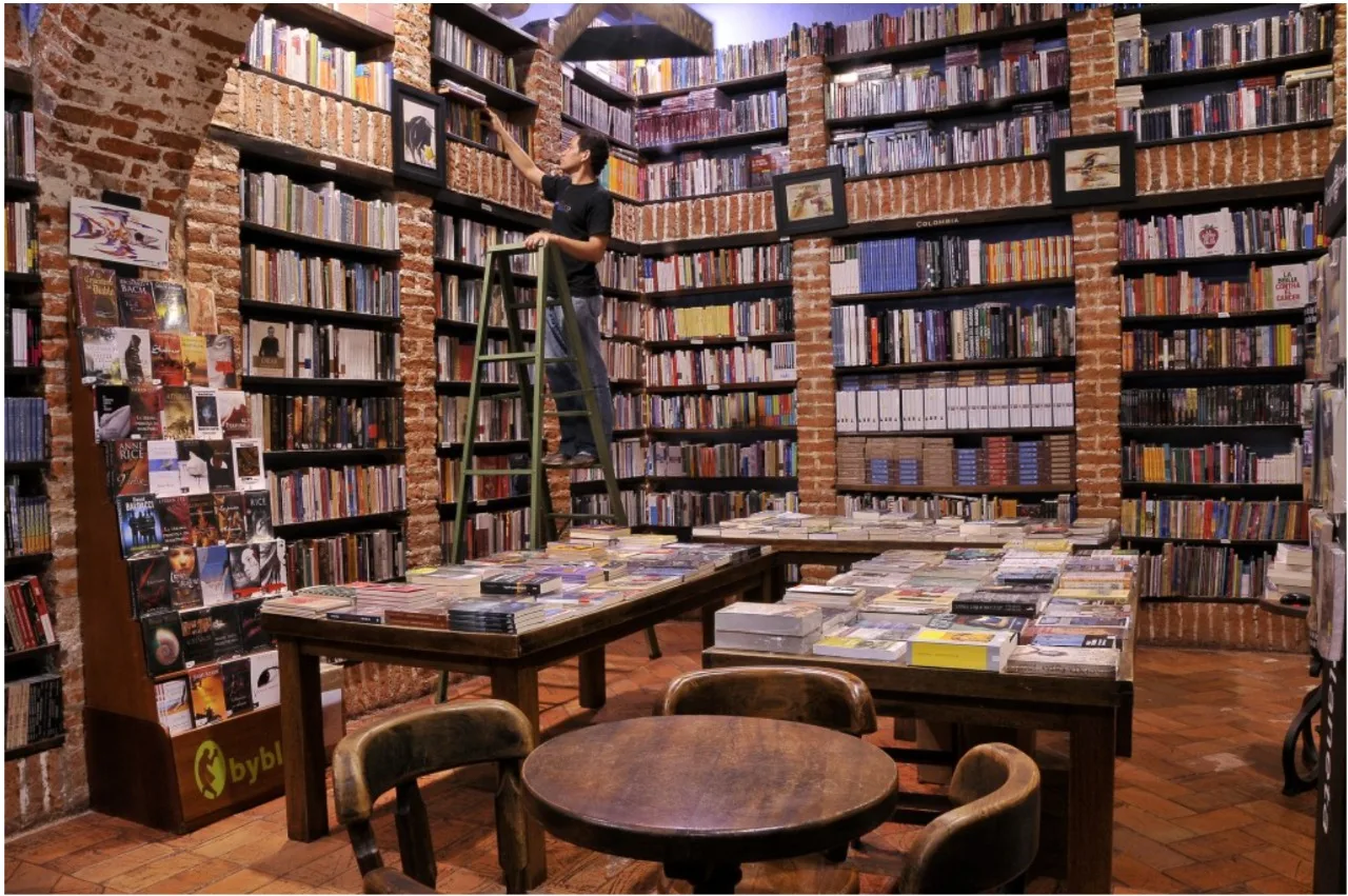 Ábaco Libros y Café