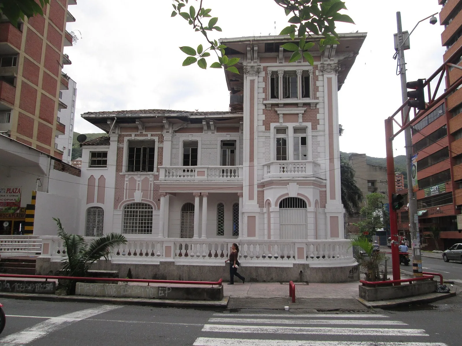 Granada and Avenida 9 Norte