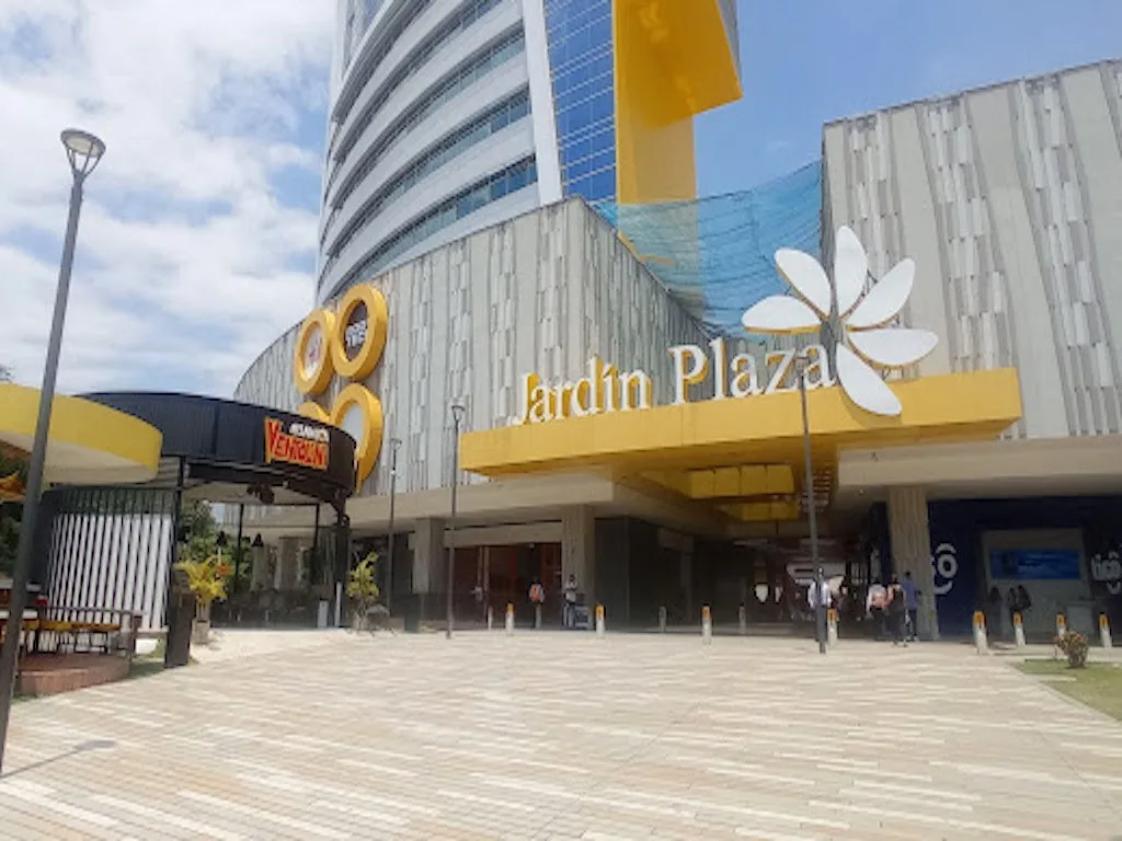 Entrada norte del Centro Comercial Jardín Plaza, en el sur de Cali