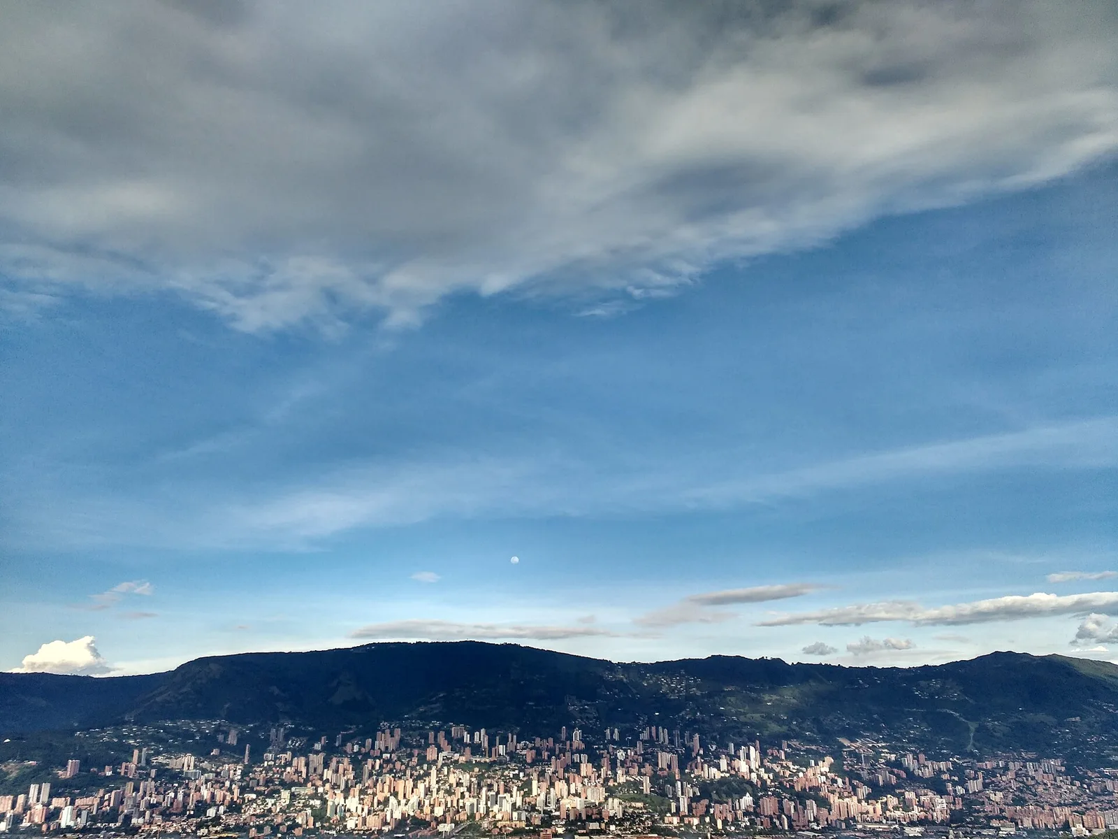 El sur de Medellín visto desde el Cerro de las Tres Cruces