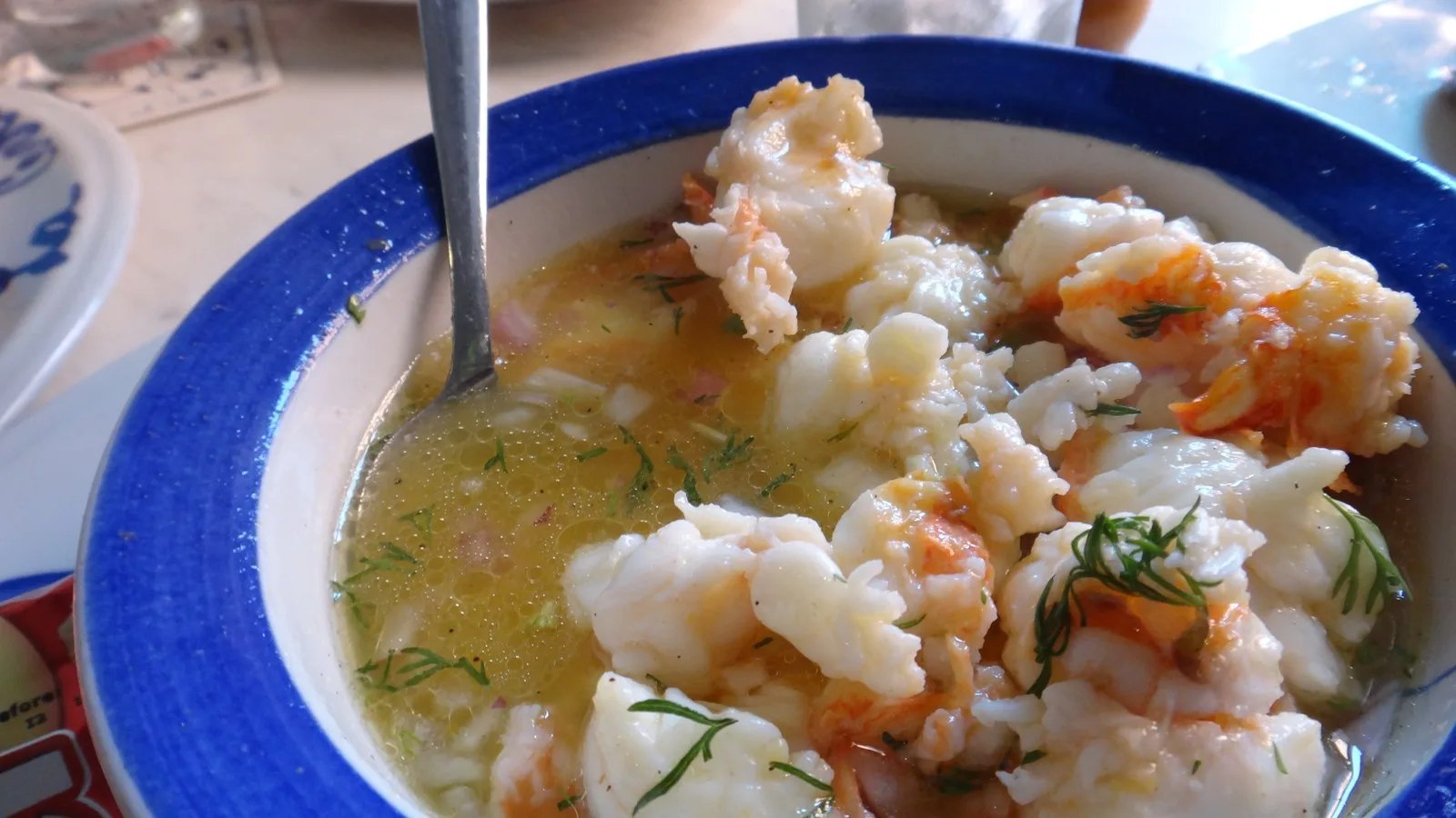 Ceviche de camarón servido en La Cevichería