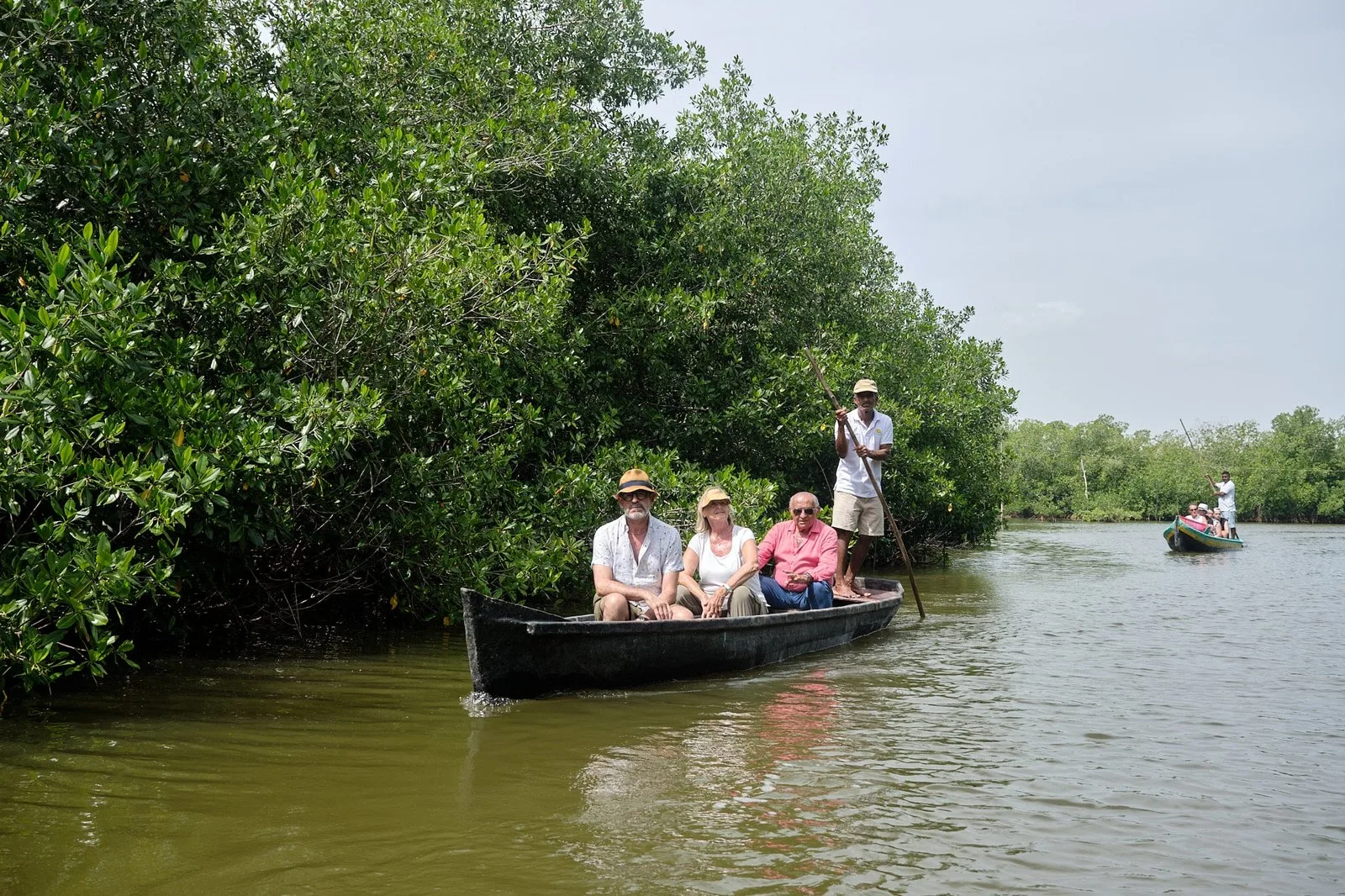 Paseo en canoa entre los manglares de La Boquilla