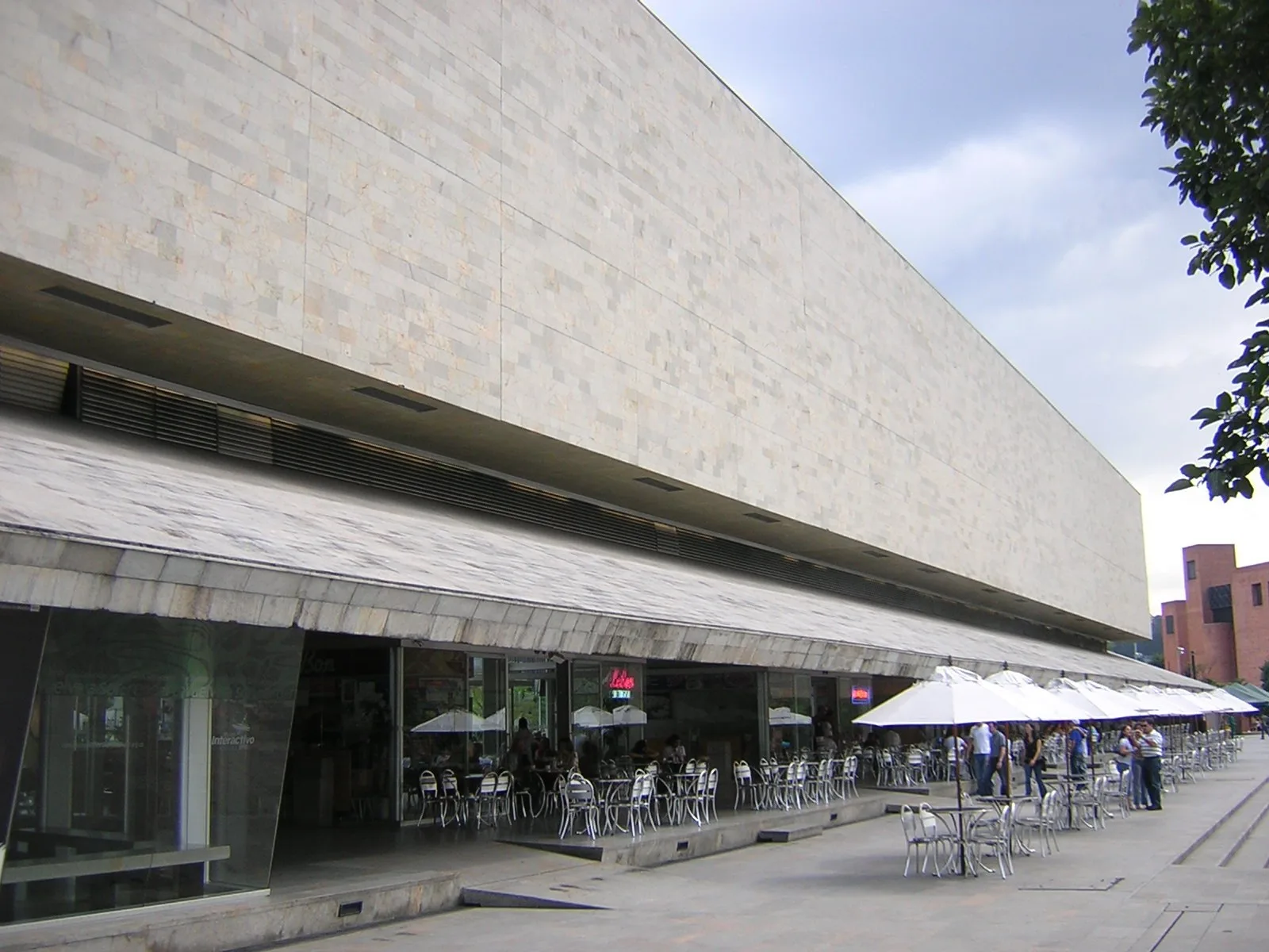 Fachada y terraza del edificio del Museo del Agua EPM