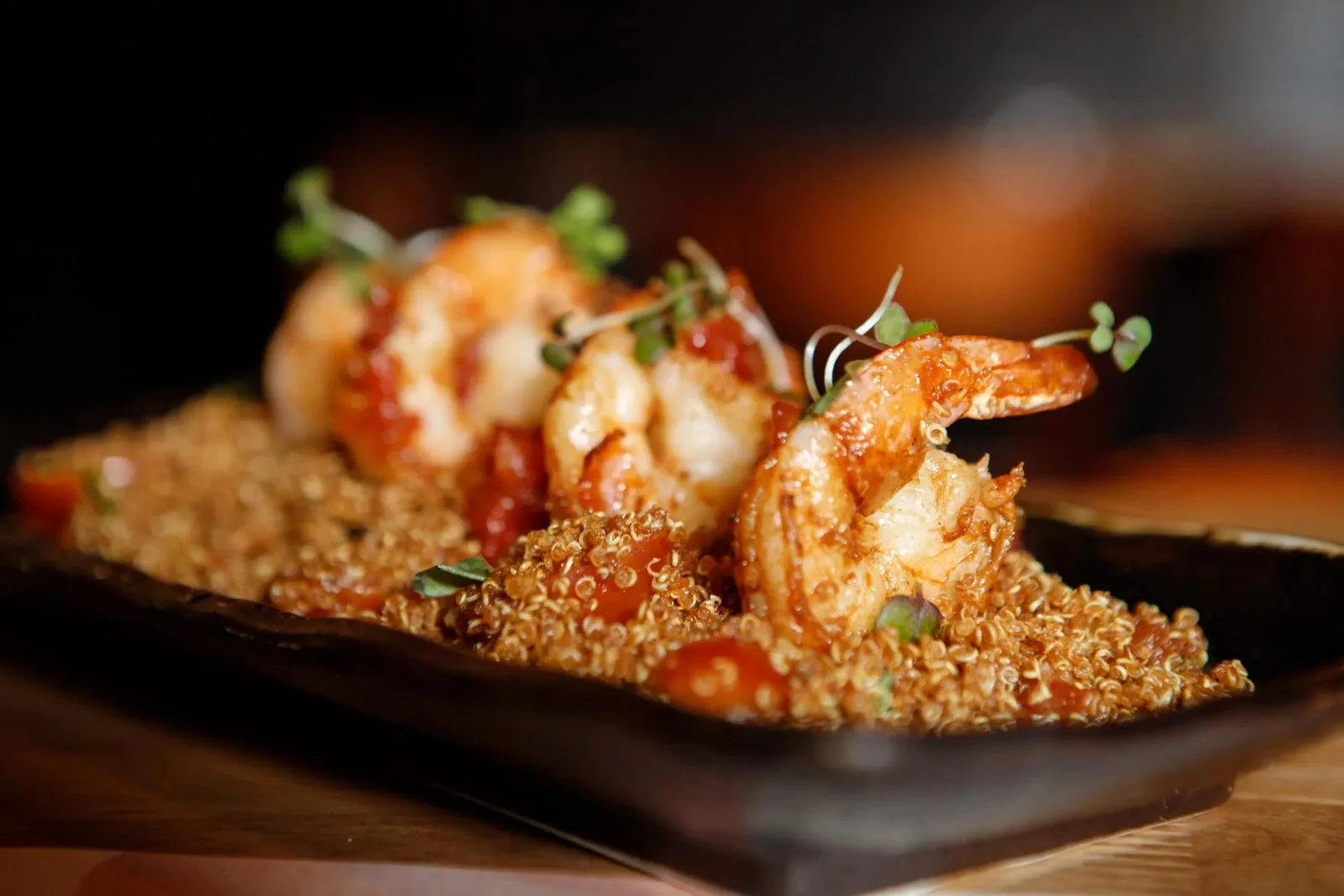 Camarones sobre quinua, plato de Ocio