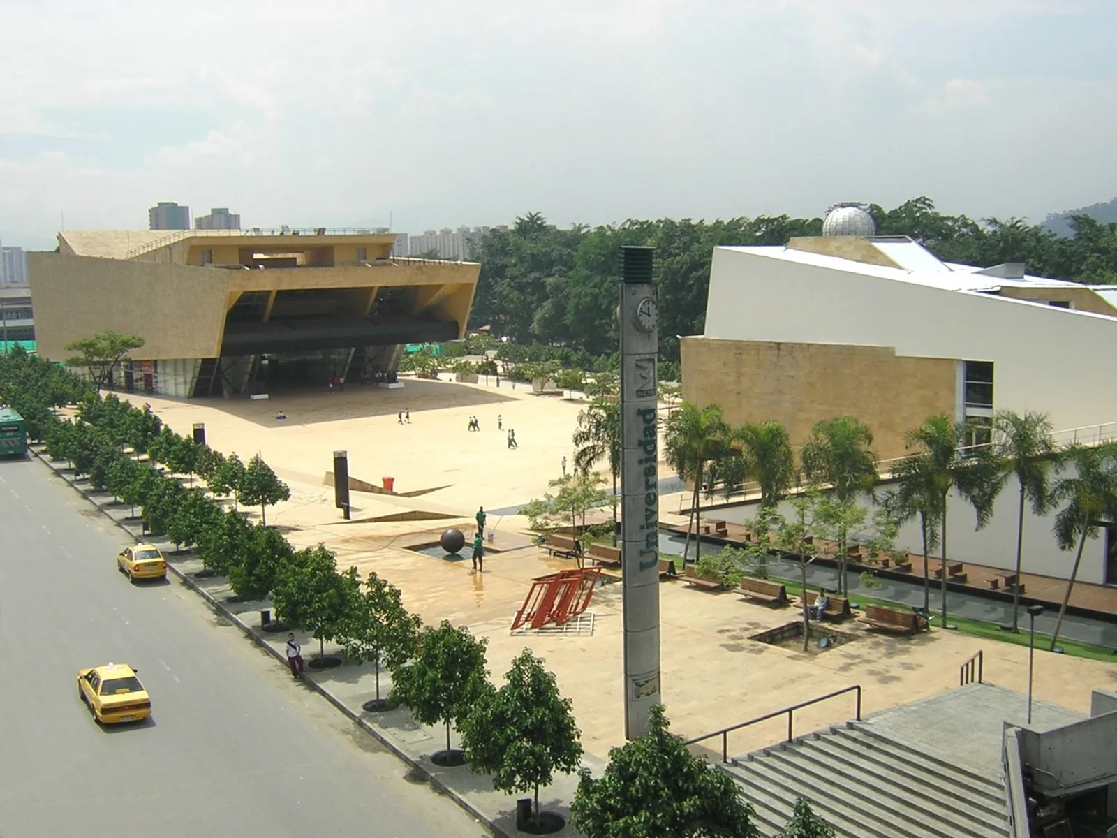 Plaza del Parque de los Deseos, en la zona norte de Medellín