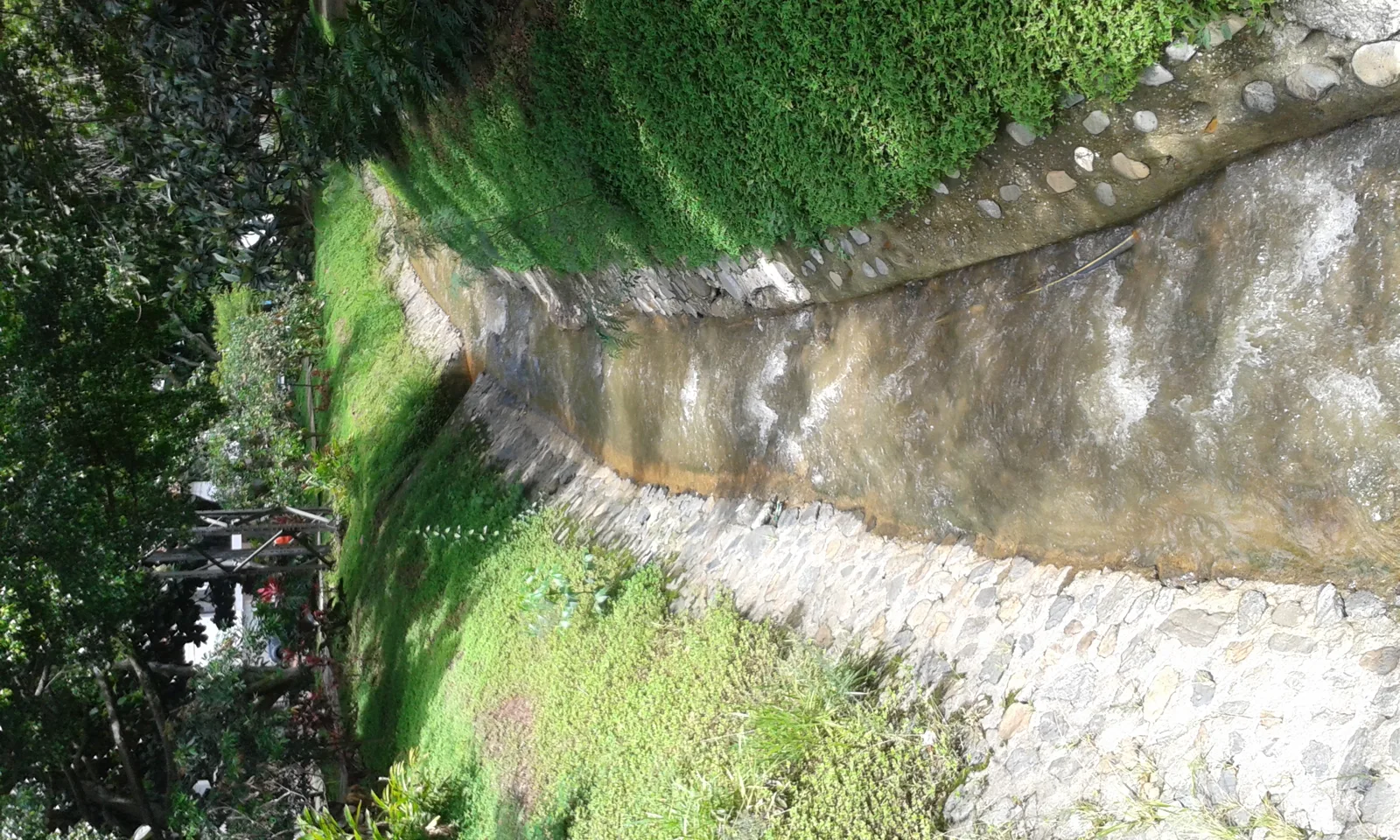 Cauce de la quebrada La Presidenta en Medellín