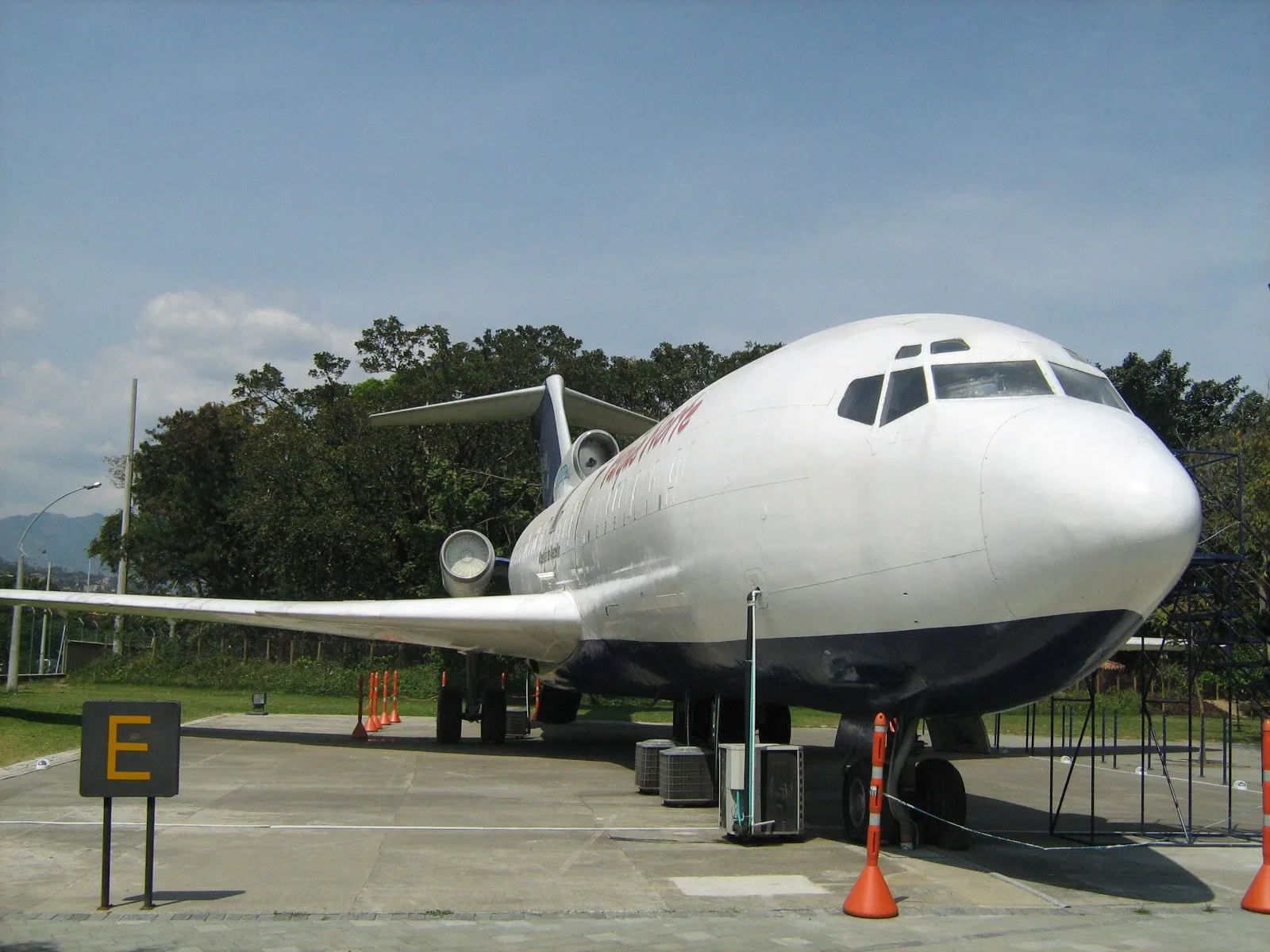 Avión en exhibición dentro del Parque Norte