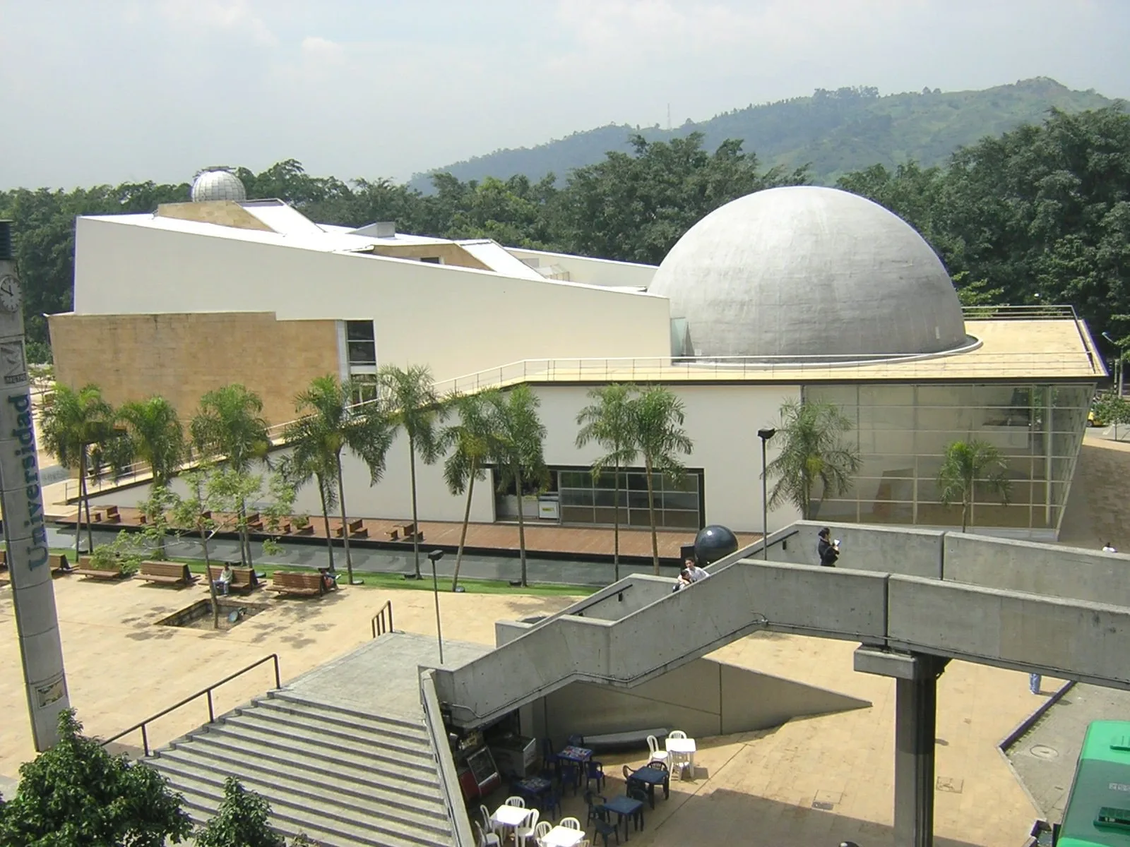 El Planetario visto desde el Parque de los Deseos