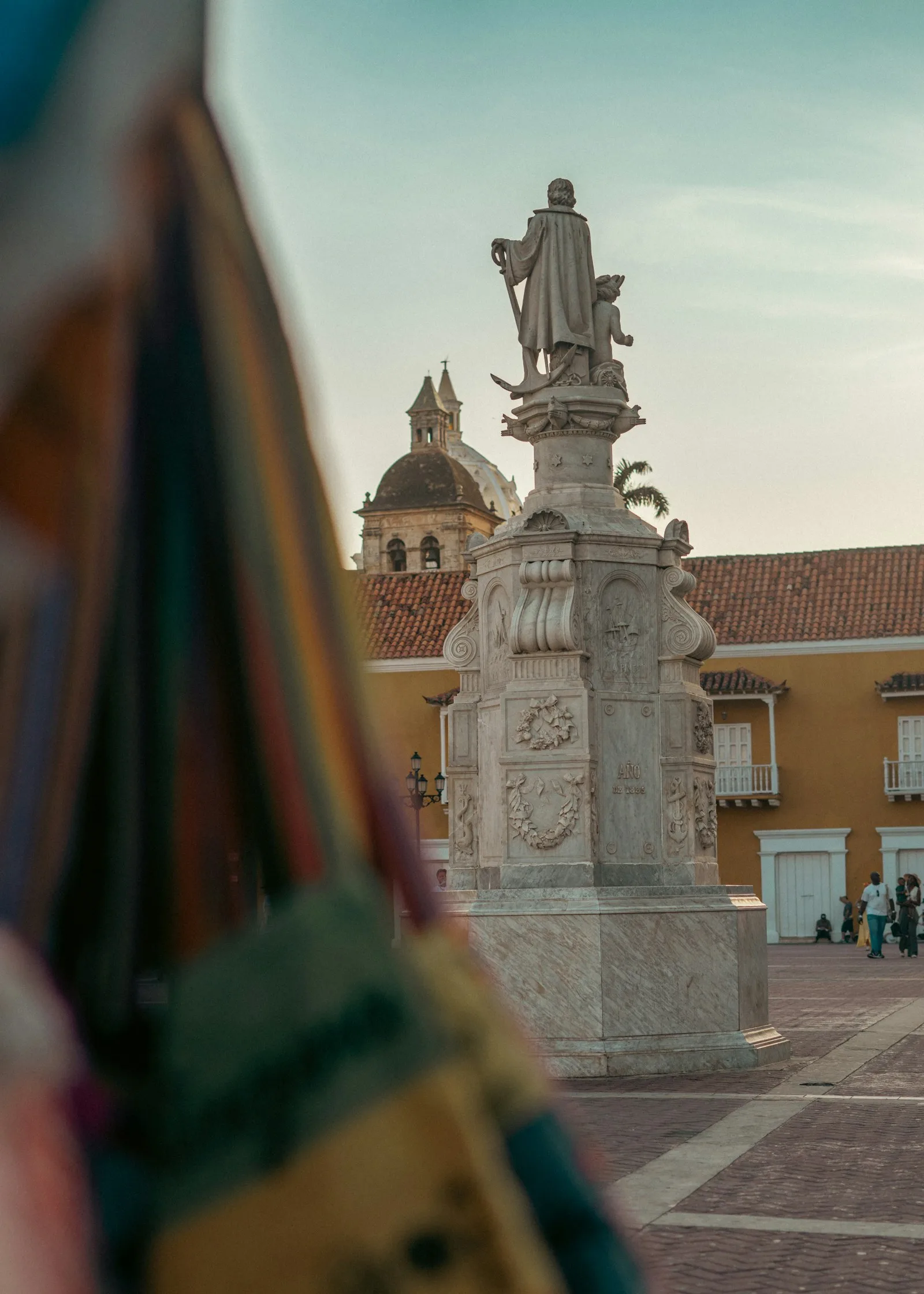 Estatua de Cristóbal Colón en la Plaza de la Aduana