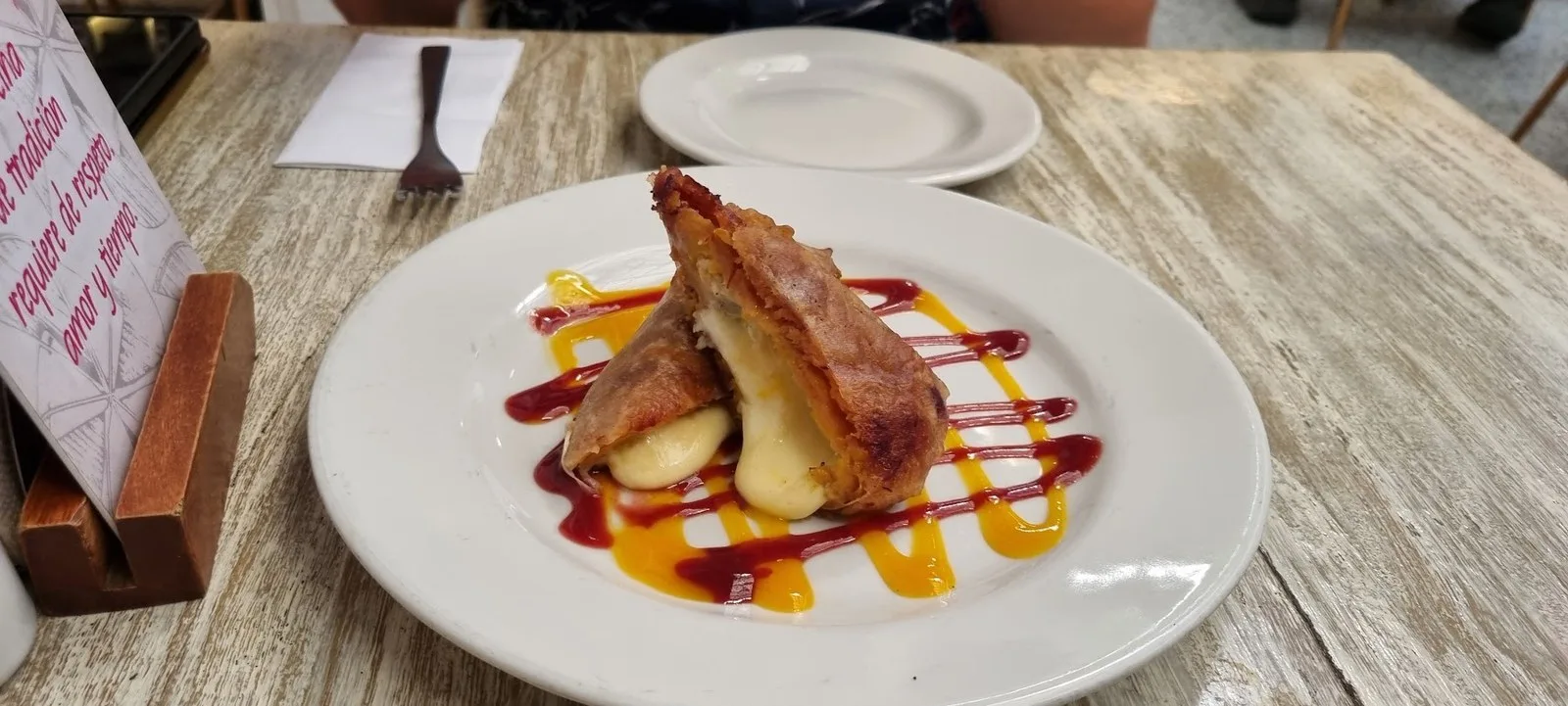 Aborrajado de maduro con queso y salsas en Ringlete