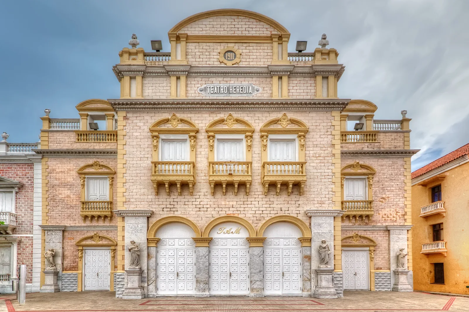 Teatro Adolfo Mejía (Teatro Heredia)