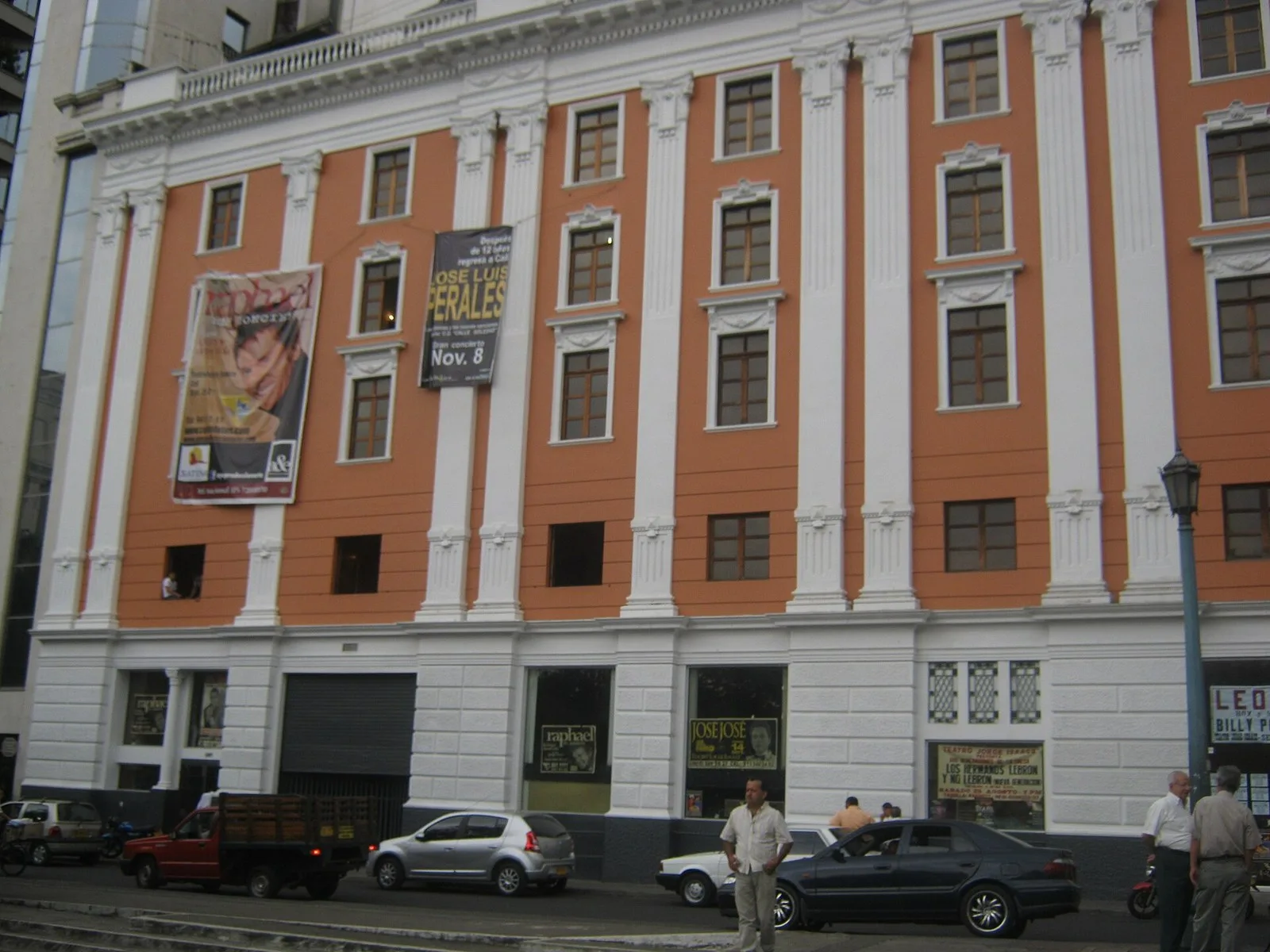 Fachada del Teatro Jorge Isaacs sobre la Carrera 3