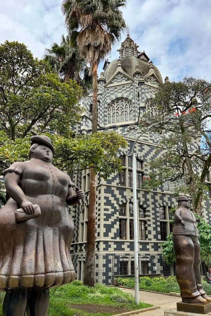 Plaza Botero y el Palacio de la Cultura en Medellín